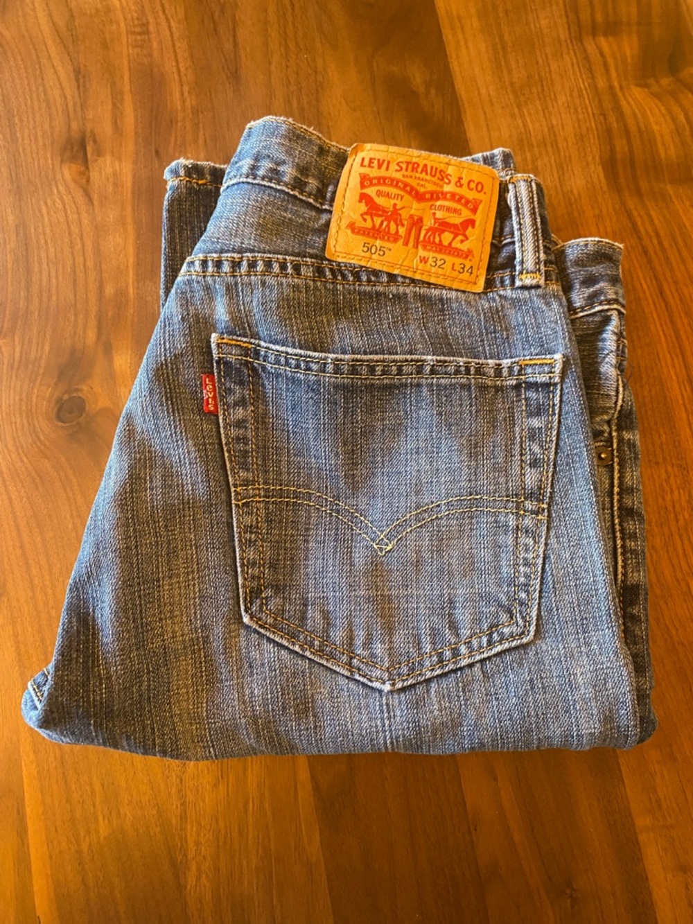 Levi's Straight Men's Jeans in Medium Blue Denim